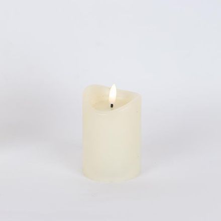 BATTERY OPERATED CANDLE, WITH FLAME, WHITE WITH TIMER, 7x10cm