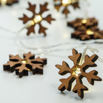LINE, 10 LED 5mm, WOODEN SNOWFLAKES 5cm, BATTERY BOX 3xAA, TRANSPARENT PVC WIRE, WARM WHITE LED PER 15cm, LEAD WIRE 50cm, IP20