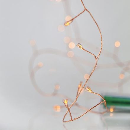 CLUSTER, 50 ΜΙΝΙ LED, ΜΠΑΤΑΡΙΑΣ 3xAA, ΜΠΡΟΝΖΕ ΧΑΛΚΙΝΟ ΚΑΛΩΔΙΟ, ΘΕΡΜΟ ΛΕΥΚΟ LED ΑΝΑ 5cm, ΠΡΟΕΚΤΑΣΗ ΠΑΡΟΧΗΣ 30cm, ΙΡ20