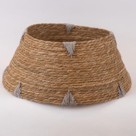 TREE SKIRT, STRAW WITH GREY DETAILS, 34x55x28cm